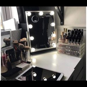 Lighted vanity mirror